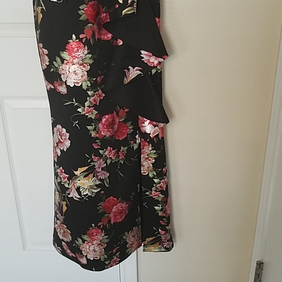 🛍Host pick🛍 beautiful floral design - Picture 7 of 8